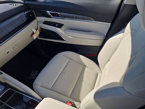 New 2025 Kia Telluride EX image 18