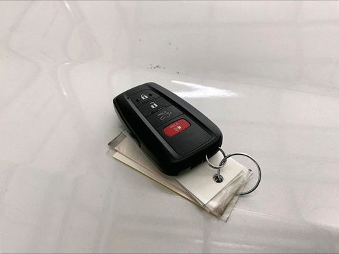 Used 2022 Toyota RAV4 SE w/ Convenience Package image 9