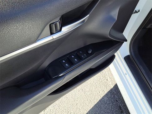 Used 2020 Toyota Camry LE image 19