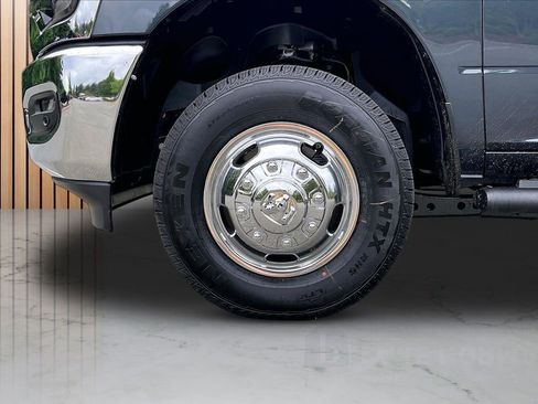 New 2026 RAM 3500 Tradesman AWD/4WD image 32