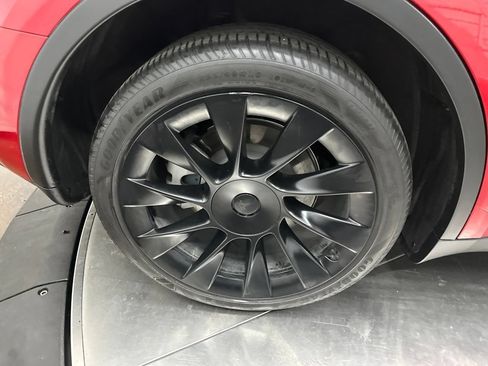 Used 2023 Tesla Model Y Long Range AWD/4WD image 9