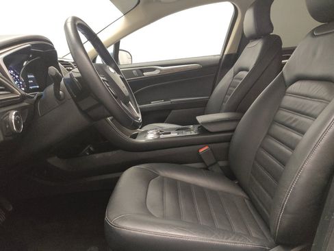 Used 2018 Ford Fusion SE w/ Fusion SE Technology Package FWD image 17