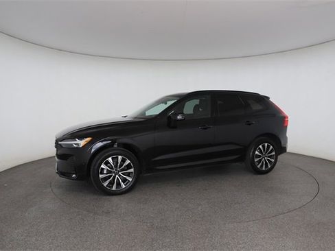 Used 2023 Volvo XC60 B5 Plus image 5