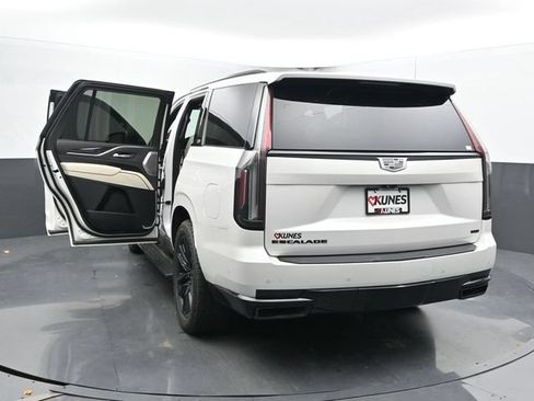Used 2021 Cadillac Escalade Sport w/ Driver Assist Tech Package AWD/4WD image 58