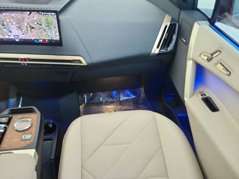 Used 2023 BMW iX xDrive50 w/ Premium Package image 39