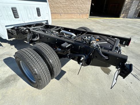 New 2026 GMC Sierra 3500 Pro w/ Fleet Convenience Package RWD image 9