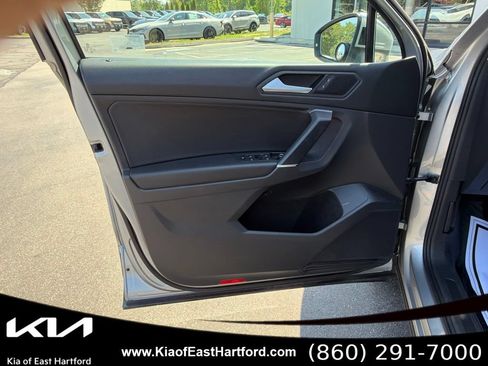 Used 2020 Volkswagen Tiguan SE FWD image 28