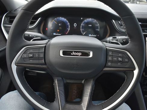 Used 2023 Jeep Grand Cherokee L Limited image 14