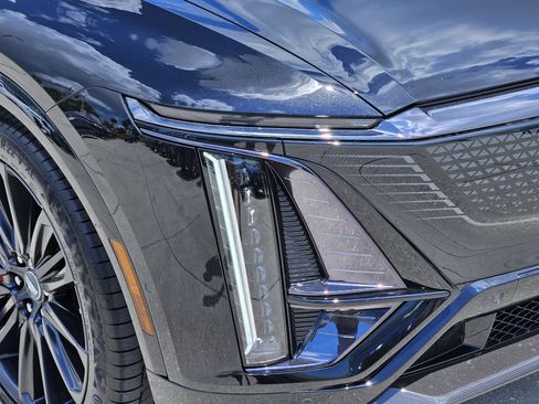 New 2026 Cadillac Lyriq V w/ Exterior Carbon Fiber Package image 9