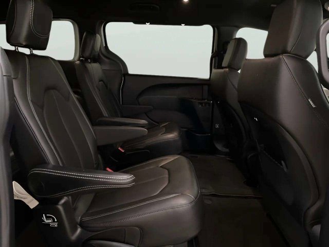 Used 2025 Chrysler Pacifica Select FWD image 24