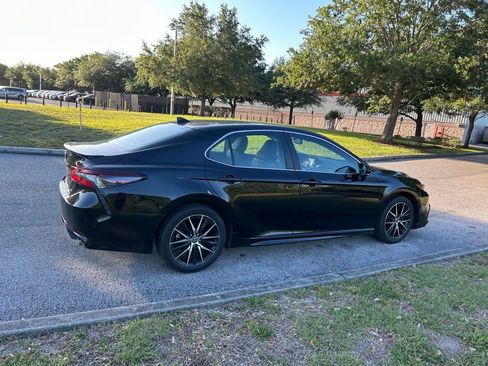 Used 2024 Toyota Camry SE w/ Convenience Package FWD image 5