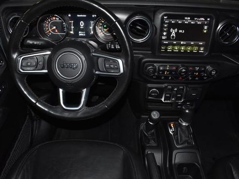 Used 2022 Jeep Wrangler Unlimited Sahara image 15