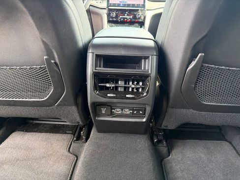 Used 2024 Jeep Grand Cherokee Limited AWD/4WD image 18