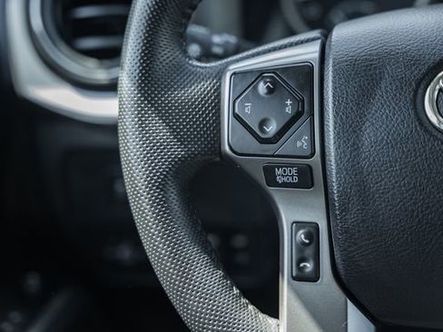 Used 2022 Toyota Tacoma SR5 w/ Trail Edition image 31