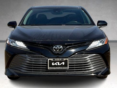 Used 2020 Toyota Camry XLE image 6