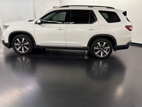 Certified 2025 Honda Pilot Touring image 2
