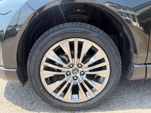 Used 2022 Toyota Venza XLE AWD/4WD image 12