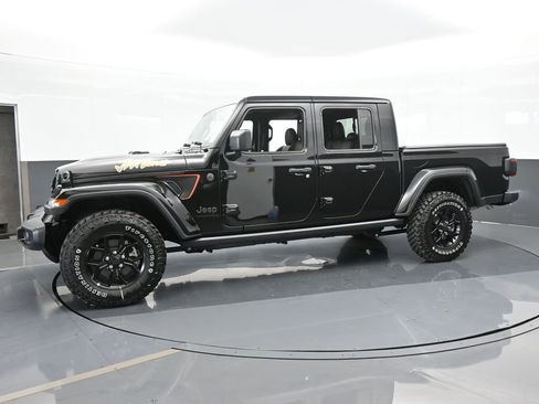 Used 2024 Jeep Gladiator Sport image 2