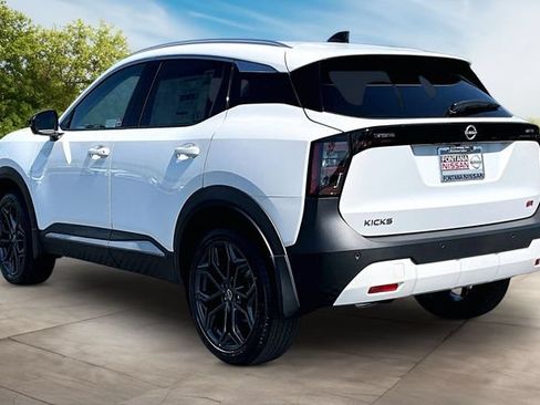 New 2026 Nissan Kicks SR FWD image 3