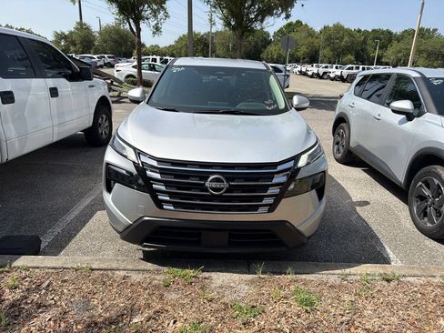 Used 2025 Nissan Rogue SV FWD image 5