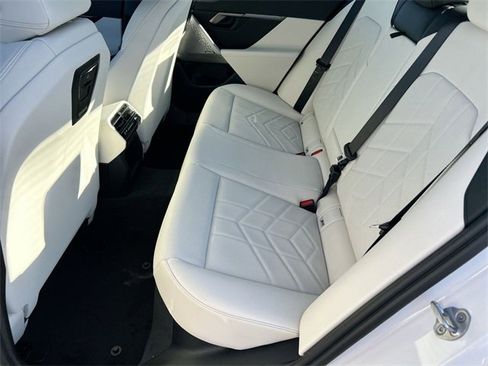 Certified 2025 BMW i5 eDrive40i w/ Premium Package image 16