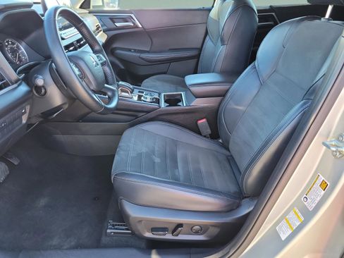 Used 2024 Mitsubishi Outlander SE image 14