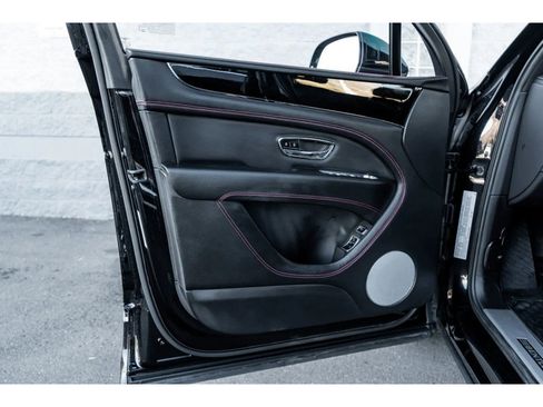Used 2023 Bentley Bentayga Extended Wheelbase image 22