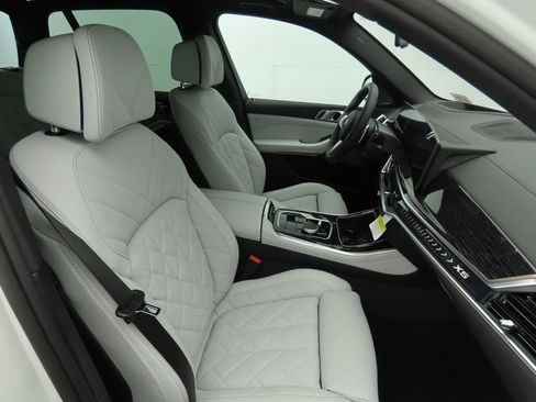 Used 2026 BMW X5 sDrive40i w/ M Sport Package image 22