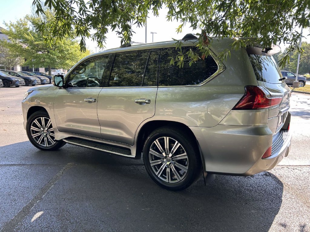 Used 2017 Lexus LX 570 4WD w/ Luxury Package image 4