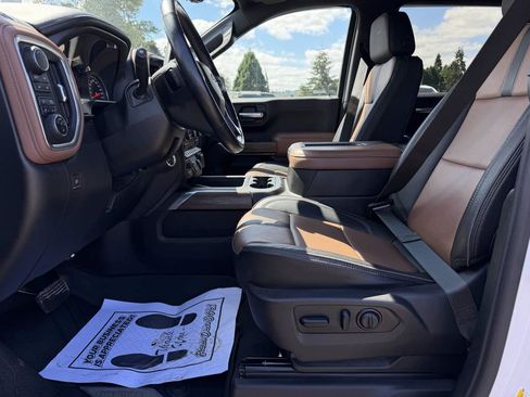 Used 2019 Chevrolet Silverado 1500 High Country w/ Technology Package AWD/4WD image 10
