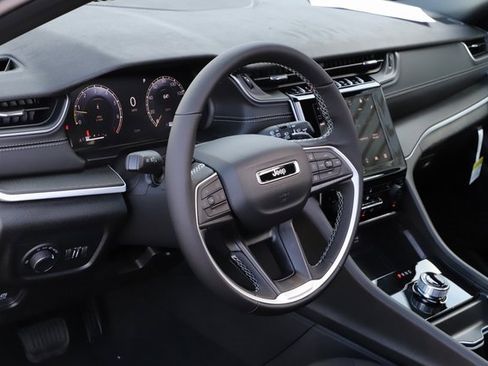 New 2025 Jeep Grand Cherokee L Laredo image 10