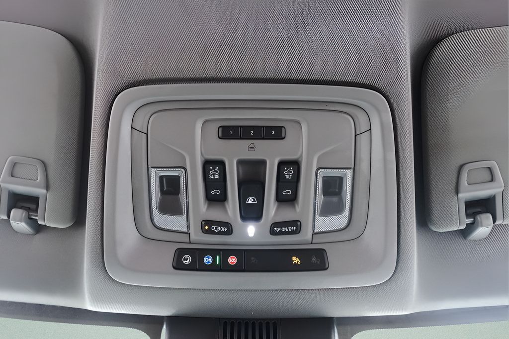 Used 2024 GMC Sierra 3500 Denali w/ Denali Reserve Package AWD/4WD image 17