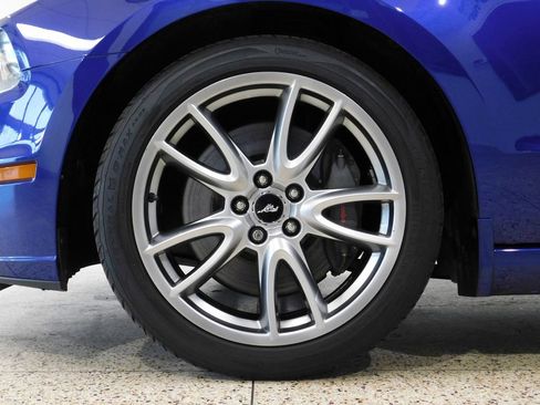 Used 2013 Ford Mustang GT Premium w/ Electronics Pkg RWD image 29