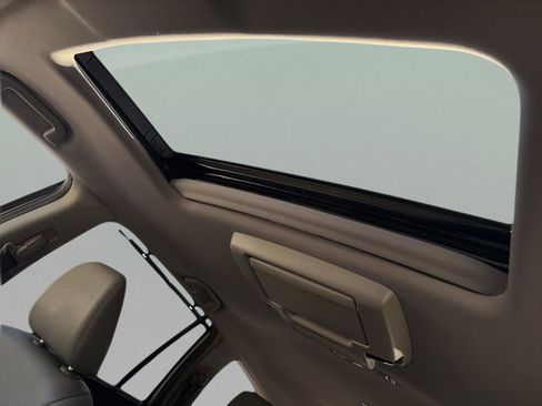 Used 2021 Honda Pilot Touring image 32