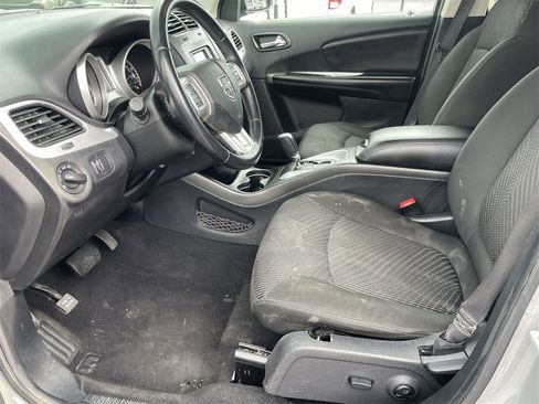 Used 2020 Dodge Journey SE w/ SE Popular Equipment Group image 8