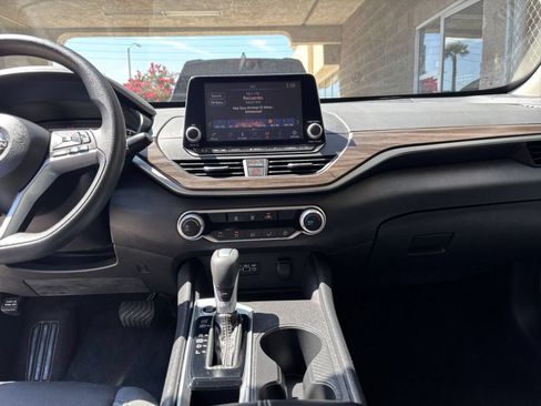 Used 2025 Nissan Altima 2.5 SV FWD image 19