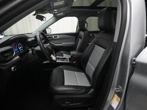 Used 2023 Ford Explorer XLT w/ Equipment Group 202A AWD/4WD image 7