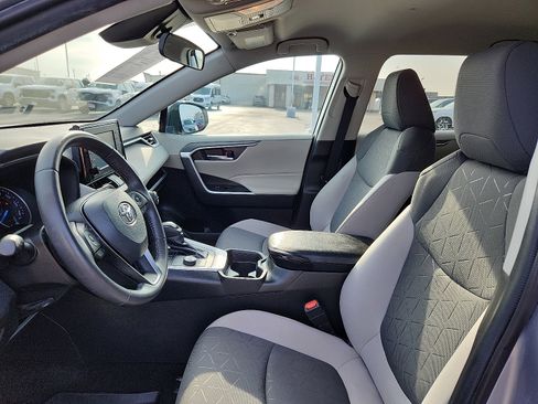 Used 2021 Toyota RAV4 XLE image 12