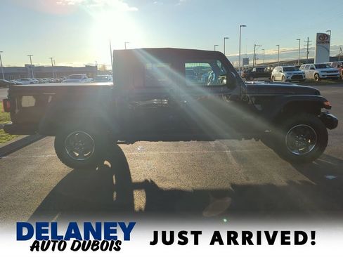 Used 2023 Jeep Gladiator Rubicon w/ Cold Weather Group image 9