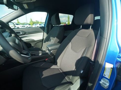 New 2025 Jeep Compass Sport image 33