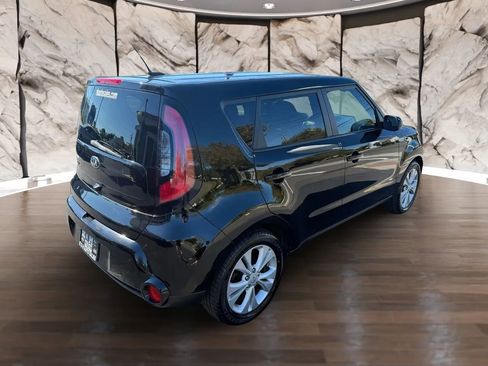 Used 2016 Kia Soul + image 6