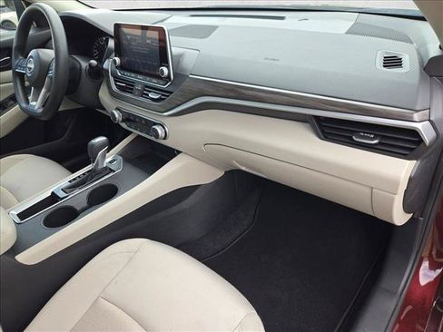 Used 2025 Nissan Altima 2.5 SV FWD image 20