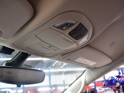 Used 2023 Chrysler Pacifica Touring-L FWD image 33