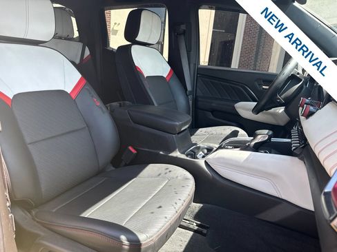 Used 2023 GMC Canyon AT4X AWD/4WD image 9