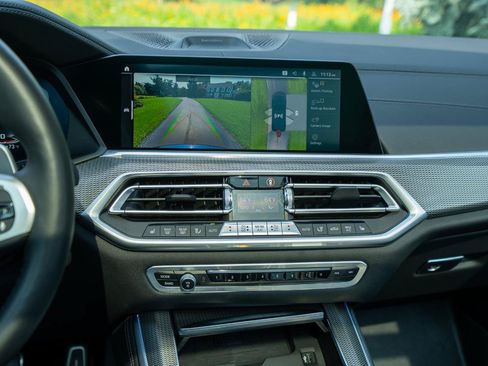 Used 2021 BMW X5 M50i AWD/4WD image 28