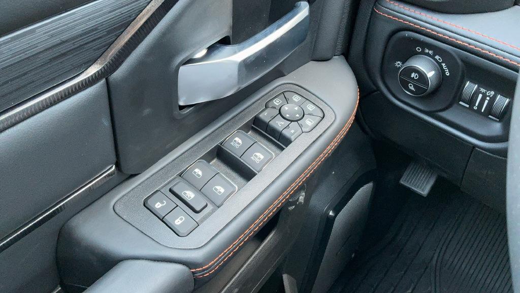 New 2027 RAM 2500 4x4 Crew Cab image 14