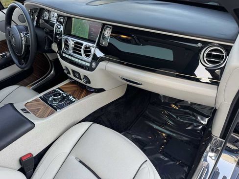 Used 2014 Rolls-Royce Wraith image 22