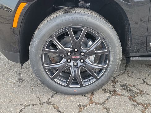 New 2026 GMC Yukon Denali w/ Sun & Power Step Package image 11