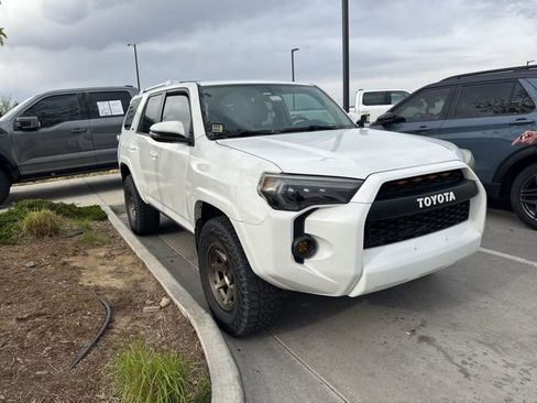 Used 2018 Toyota 4Runner SR5 Premium image 2
