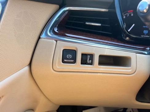 Used 2017 Cadillac XT5 Luxury w/ Driver Awareness Package FWD image 22